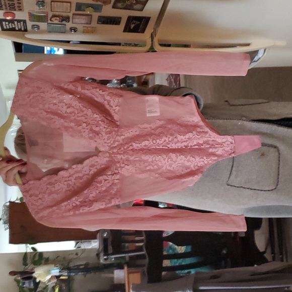 BNWT laceBodysuit ,3 easy to reach snaps closed - Picture 2 of 8